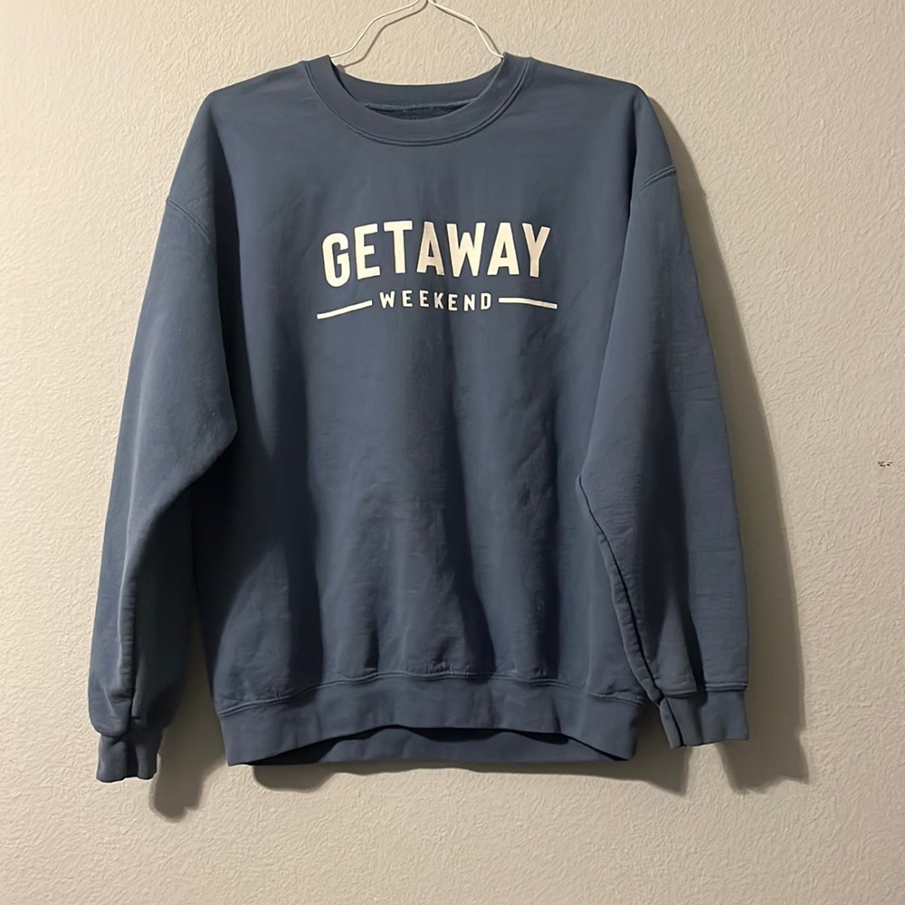 blue crew neck sweatshirt “getaway weekend”
